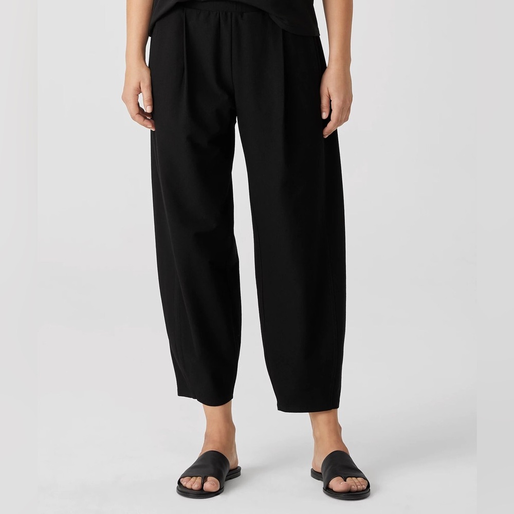 Eileen Fisher black cropped lantern pant. Size petite medium. NWT.